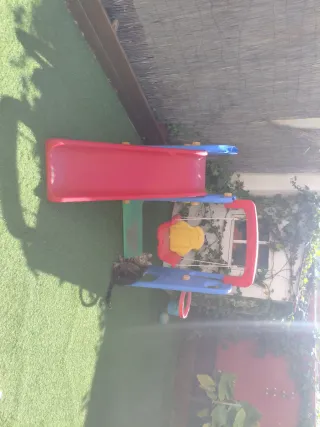 Columpio infantil con tobogán y balancín