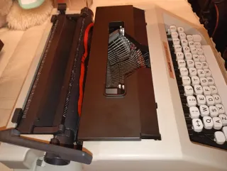 Máquina de escribir Olivetti Lettera 40