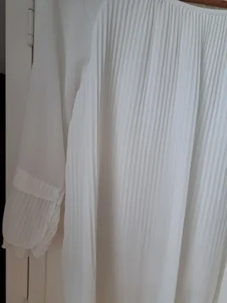 Blusa blanca manga 3/4 plisada