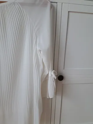 Blusa blanca manga 3/4 plisada