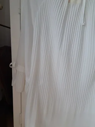 Blusa blanca manga 3/4 plisada