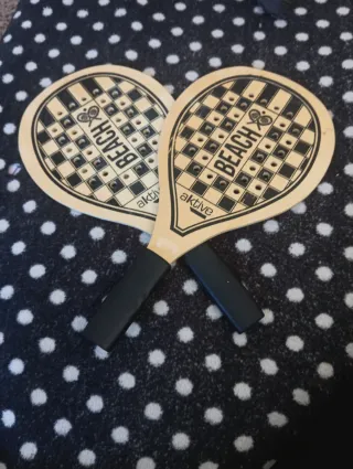 2 racchette di legno per la spiaggia