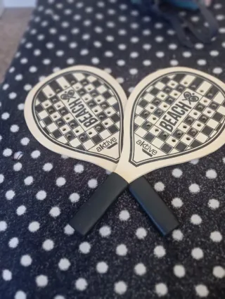 2 racchette di legno per la spiaggia