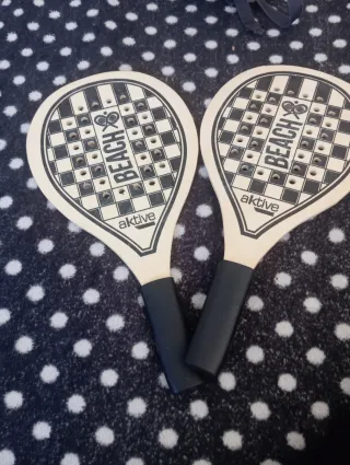 2 racchette di legno per la spiaggia