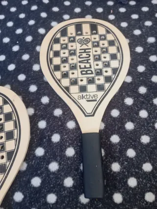 2 racchette di legno per la spiaggia