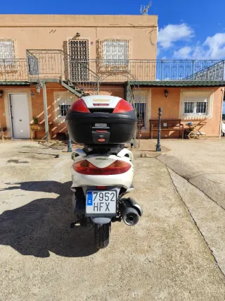 Suzuki Burgman 250cc Maxi Scooter Blanca