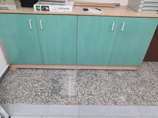 2 muebles con puertas. De regalo 4 estanterías