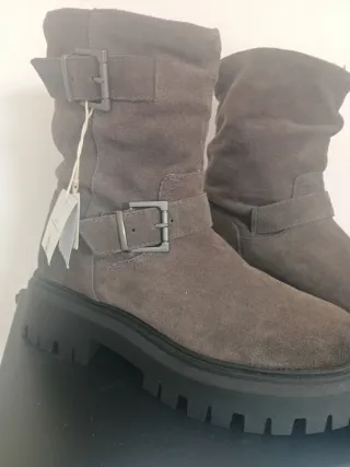 Botas de piel gris