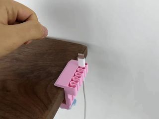 Organizador de cables para escritorio rosa