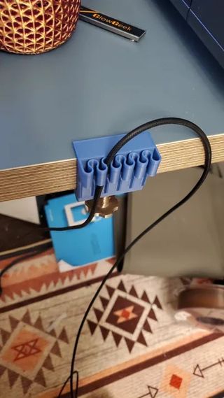 Organizador de cables para escritorio rosa