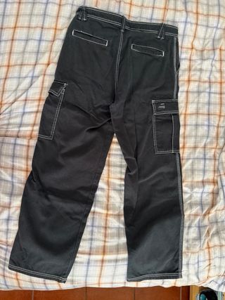 Pantalones cargo Pull&Bear negros