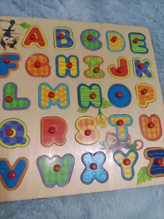 Abecedario de Madera con Diseños Coloridos