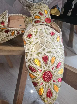 Babuchas de cuero amarillas talla 45