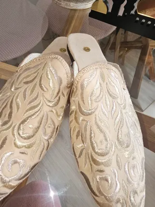 Babuchas de cuero amarillas talla 45