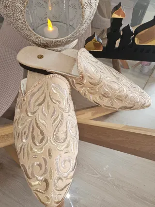 Babuchas de cuero amarillas talla 45