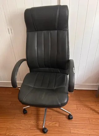 Silla de oficina ergonómica negra