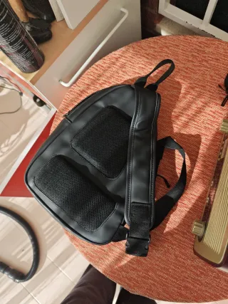 Mini mochila negra ESSENTIAL GOODS