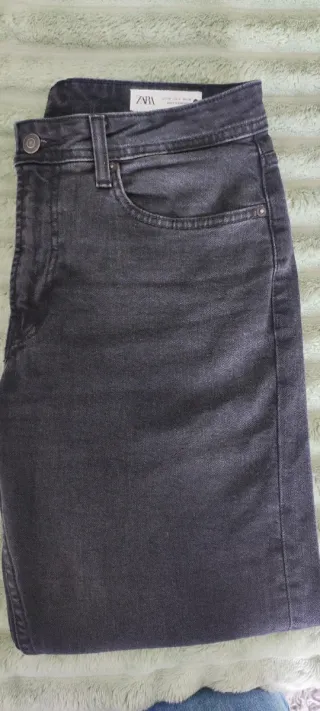Vaqueros Zara negros rectos
