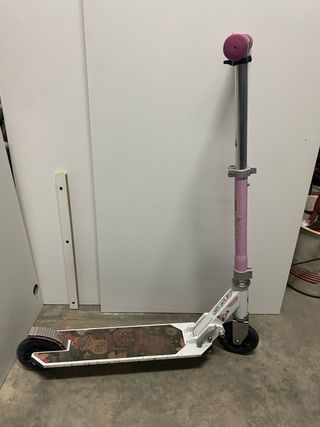 Patineta infantil rosa y blanca