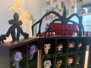 Expositor Funko Pop Stranger Things (con bisagras)