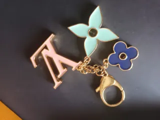 Portachiavi Louis Vuitton con ciondoli