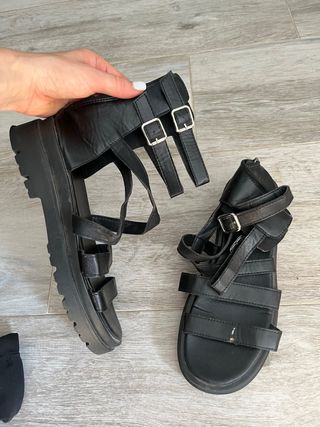 Sandalias gladiador negras con plataforma