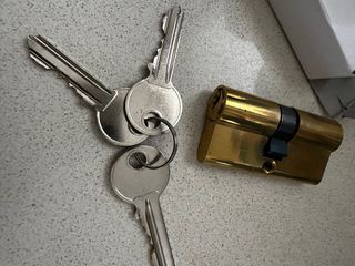 Serratura a cilindro con 3 chiavi