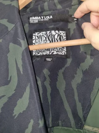 Gabardina Bimba y Lola Estampada