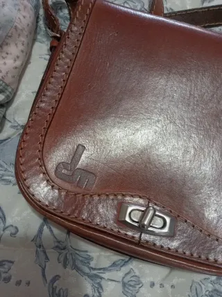 Bolso de piel marrón