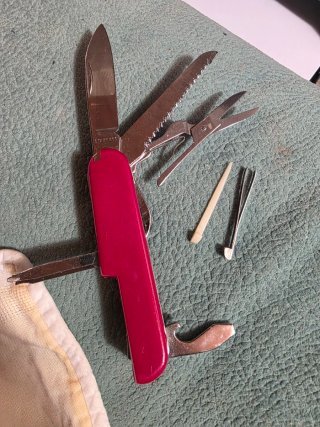 Coltello multiuso rosso