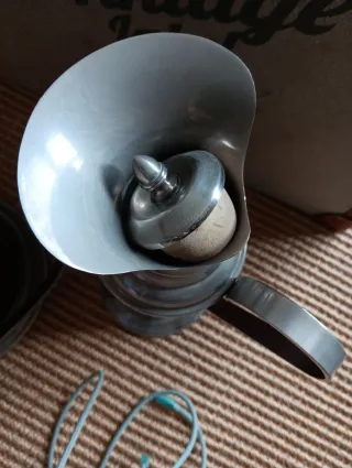 Cubeta y termo antiguo