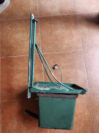 Antiguo reloj de fichar industrial