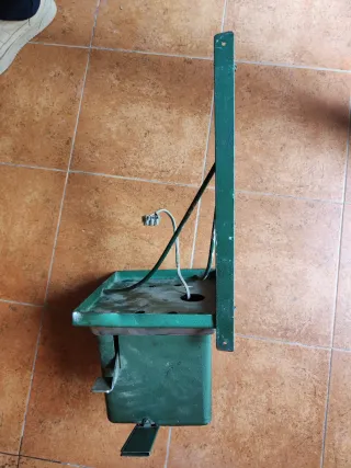 Antiguo reloj de fichar industrial