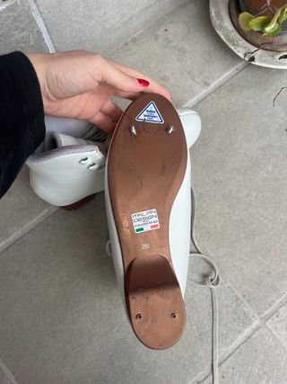 Patines blancos de patinaje artístico