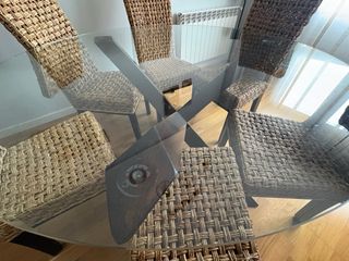 Mesa Comedor Cristal y 6 Sillas Ratán.