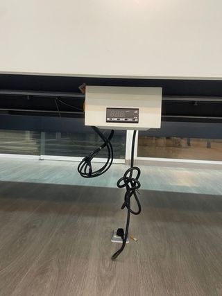 Mesa de billar blanca y roja