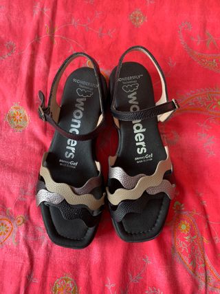 Sandalias Wonders Mujer Negro, Plata y beige