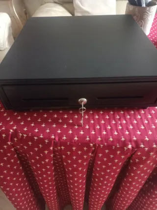 Caja metálica para negocio