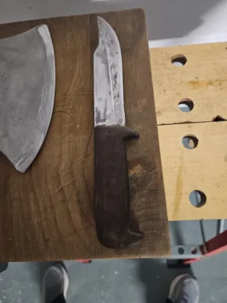 Tabla de cortar madera dura, con macheta inox