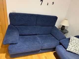 Dos sofás: Uno de 3 plazas Uno de 2 plazas