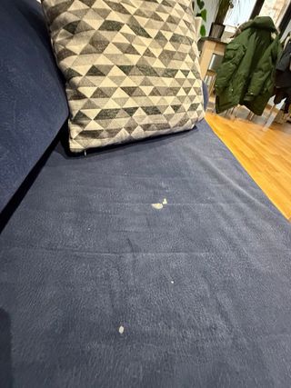 Dos sofás: Uno de 3 plazas Uno de 2 plazas