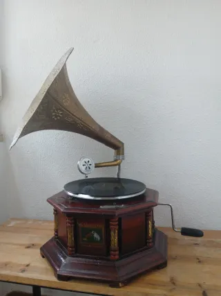 Gramola antigua His Master's Voice