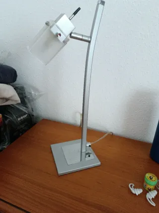 Lámpara de techo y 2 de mesa plata y transparente