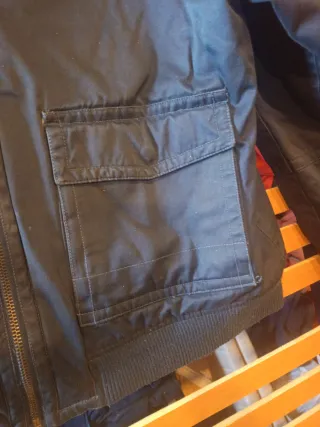 Chaqueta azul talla L, como nueva, abriga mucho.