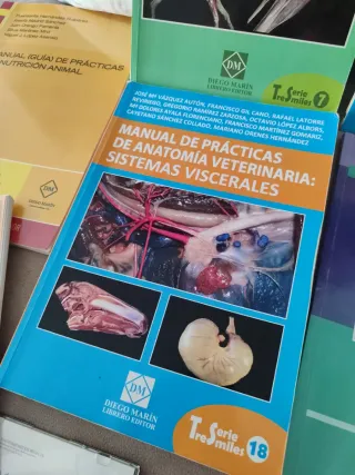 Manuales de prácticas de anatomía veterinaria.