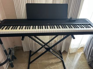 Piano Korg B2 con soporte Admira