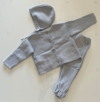 Conjunto bebé Zara punto gris. Talla 3-6 meses.