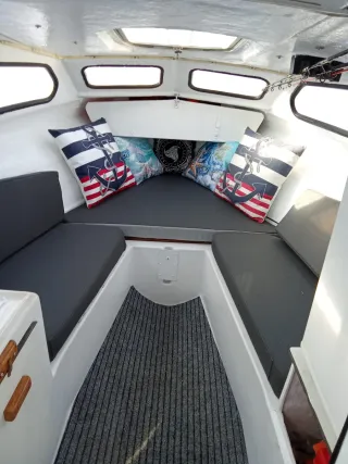 Barco con cojines náuticos