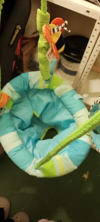 Saltador de puerta para bebé