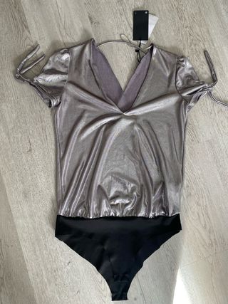 Body Bershka plateado talla S